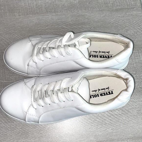 White sneakers - Picture 1 of 3